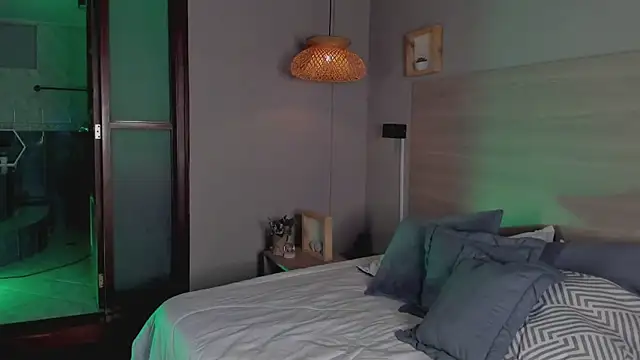 nayah   online show from 09.18.25