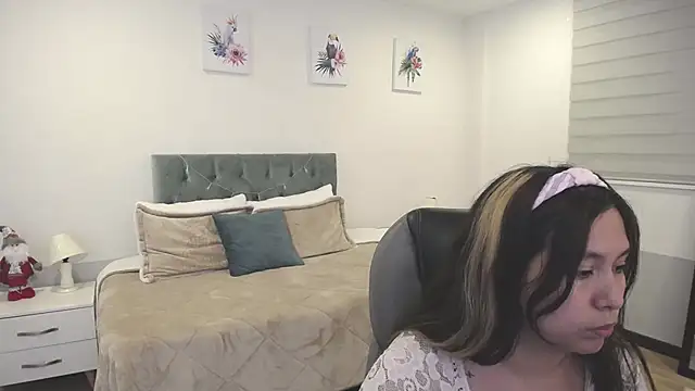  Natalie18 online show from 12.19.24