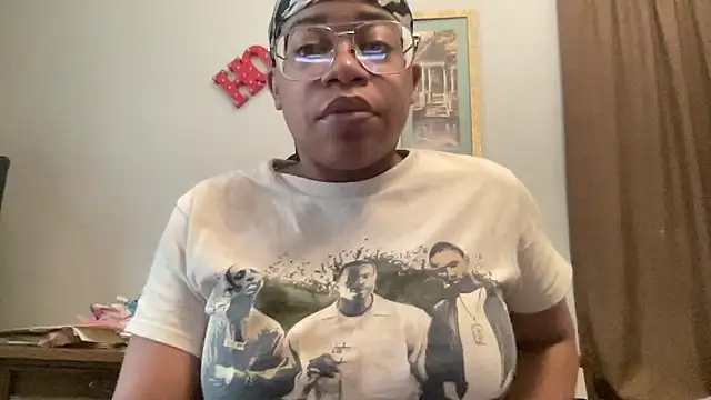 MommyConfident online show from 11.16.25