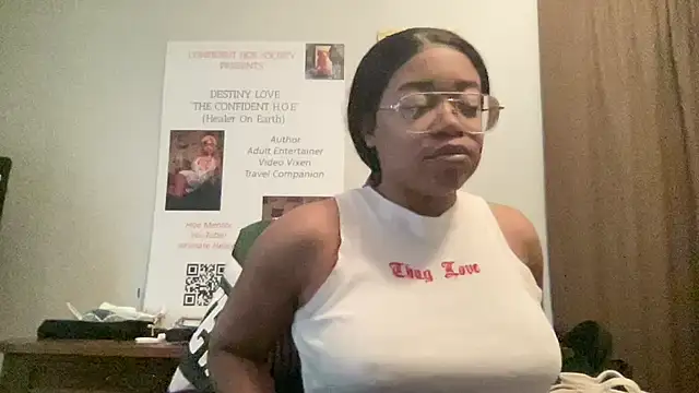 MommyConfident online show from 05.10.26