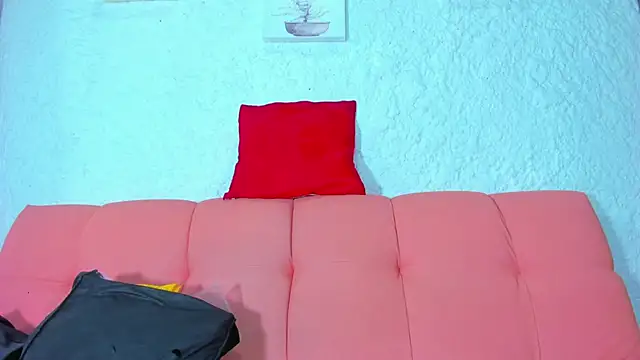 Snapshot of emiily_s chatting on 12.03.24 emiily s online show from 12.03.24