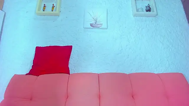 Snapshot of emiily_s chatting on 12.05.24 emiily s online show from 12.05.24