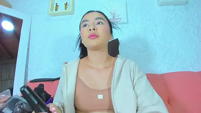 Snapshot of emiily_s chatting on 01.22.25 emiily s online show from 01.22.25