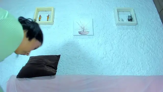 Snapshot of emiily_s chatting on 02.06.25 emiily s online show from 02.06.25