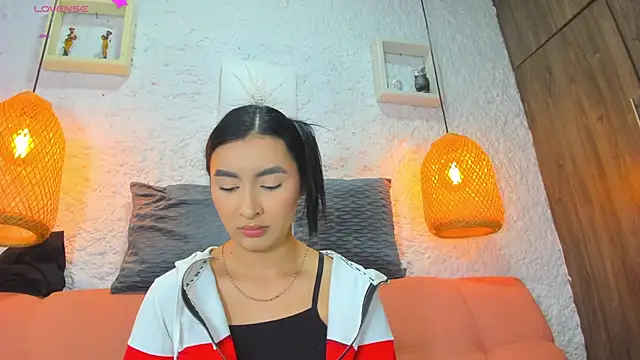 Snapshot of emiily_s chatting on 09.17.25 emiily s online show from 09.17.25