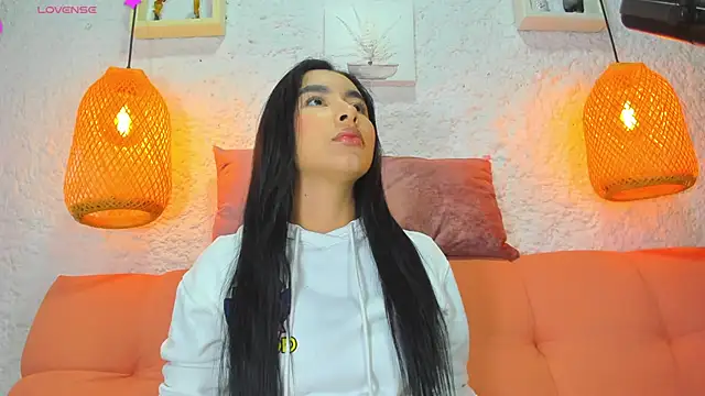 Snapshot of emiily_s chatting on 10.02.25 emiily s online show from 10.02.25