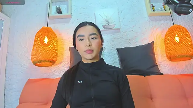 Snapshot of emiily_s chatting on 10.09.25 emiily s online show from 10.09.25