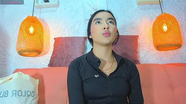 Snapshot of emiily_s chatting on 10.14.25 emiily s online show from 10.14.25