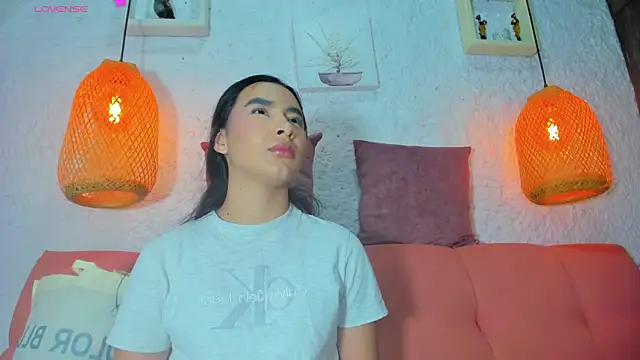 Snapshot of emiily_s chatting on 10.18.25 emiily s online show from 10.18.25