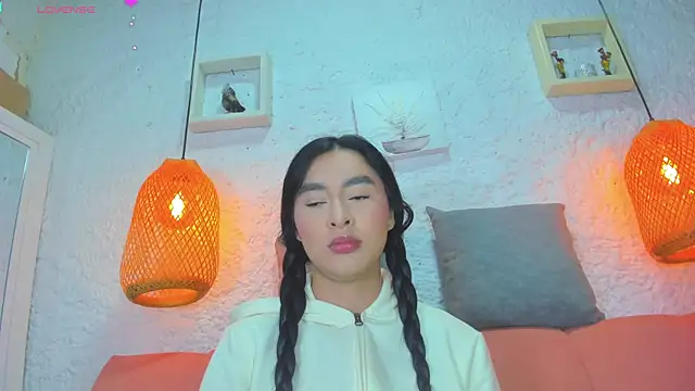 Snapshot of emiily_s chatting on 10.21.25 emiily s online show from 10.21.25