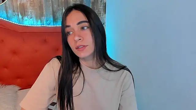 Emma Sophia2 online show from 02.26.25