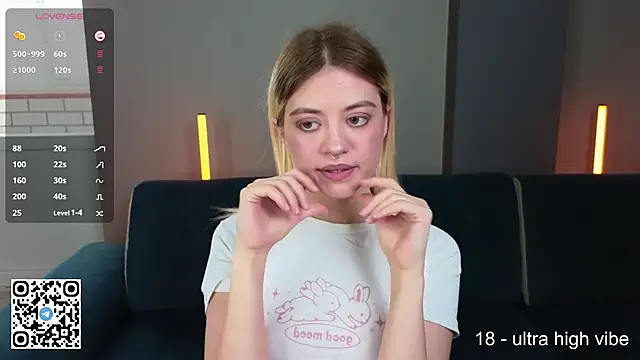 Snapshot of mybunnywendy chatting on 10.10.25 mybunnywendy online show from 10.10.25