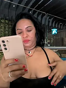 Snapshot of Francesca_ferrari chatting on 09.16.25 Francesca ferrari online show from 09.16.25