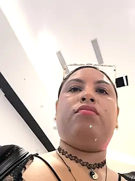 Snapshot of Francesca_ferrari chatting on 10.29.25 Francesca ferrari online show from 10.29.25