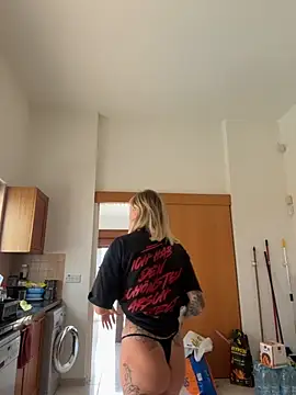 haileyhope  online show from 10.03.25