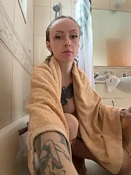 Snapshot of haileyhope_ chatting on 11.29.25 haileyhope online show from 11.29.25