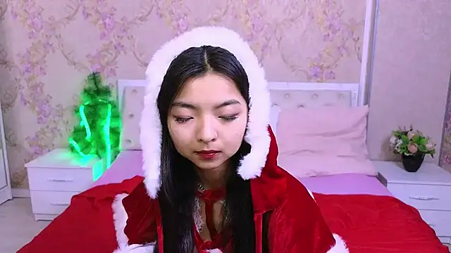 Shy Kira online show from 12.12.24