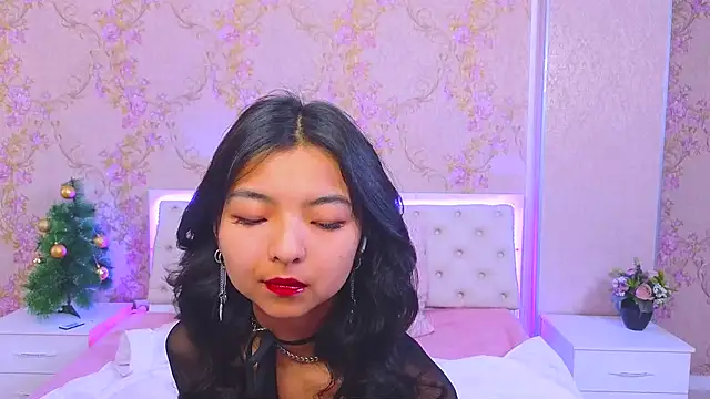 Shy Kira online show from 12.24.24