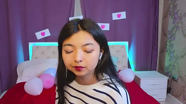 Shy Kira online show from 02.10.25