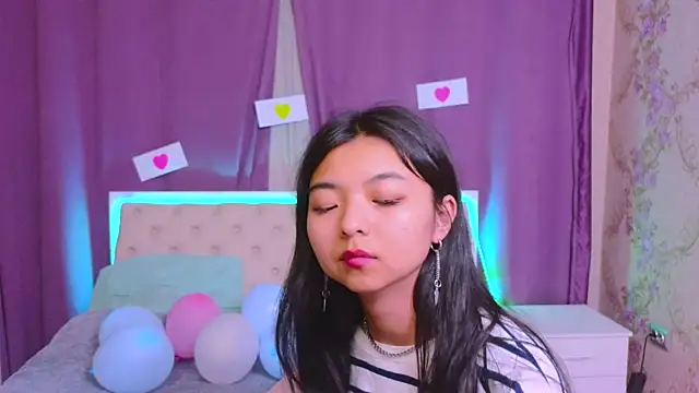 Shy Kira online show from 02.11.25