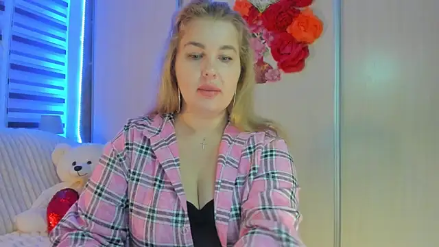 CoraSwon online show from 12.04.24