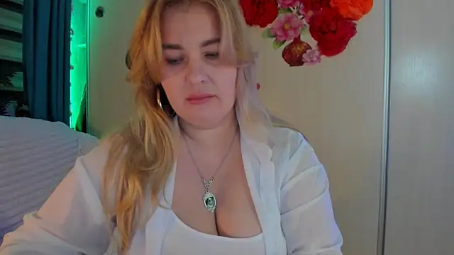 CoraSwon online show from 10.24.25