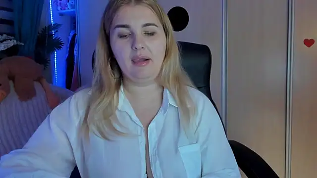 CoraSwon online show from 02.17.26