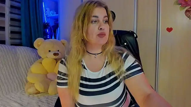 CoraSwon online show from 03.27.26