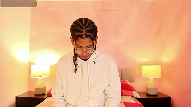 Maxim-Walker online show from 11.17.25