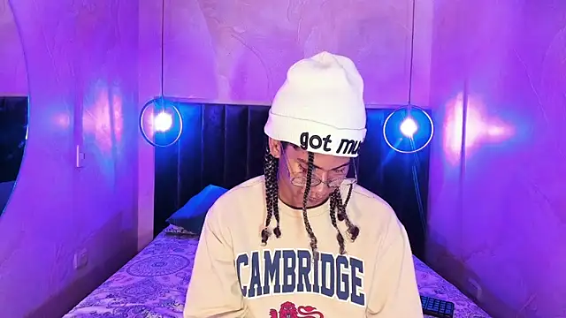 Maxim-Walker online show from 11.24.25