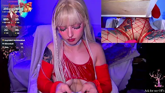 Snapshot of HollyDominic chatting on 12.21.25 HollyDominic online show from 12.21.25