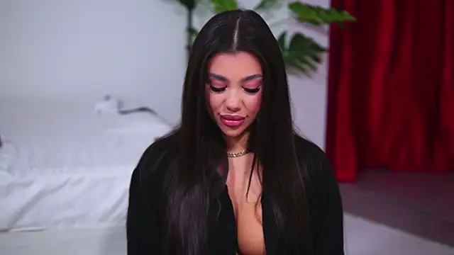 NatyDesiree online show from 10.05.25