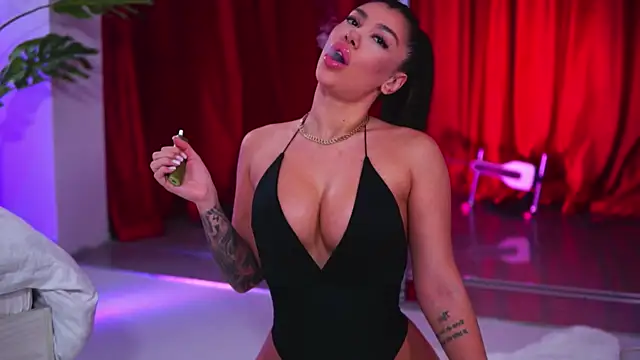 NatyDesiree online show from 10.14.25