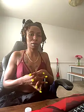 LeyaHoneybuns online show from 11.18.25