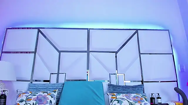 Snapshot of RileySweett chatting on 02.05.25 RileySweett online show from 02.05.25