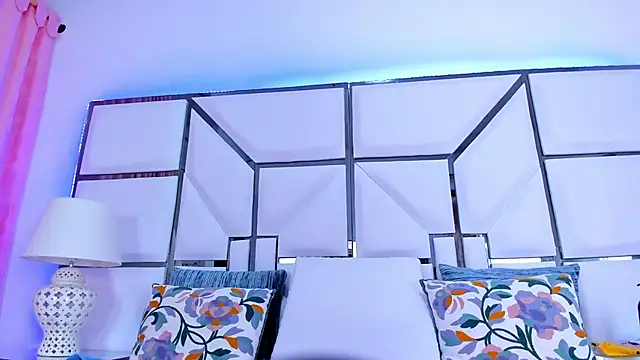 Snapshot of RileySweett chatting on 02.19.25 RileySweett online show from 02.19.25