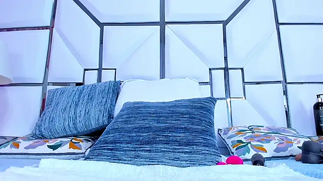 Snapshot of RileySweett chatting on 02.21.25 RileySweett online show from 02.21.25