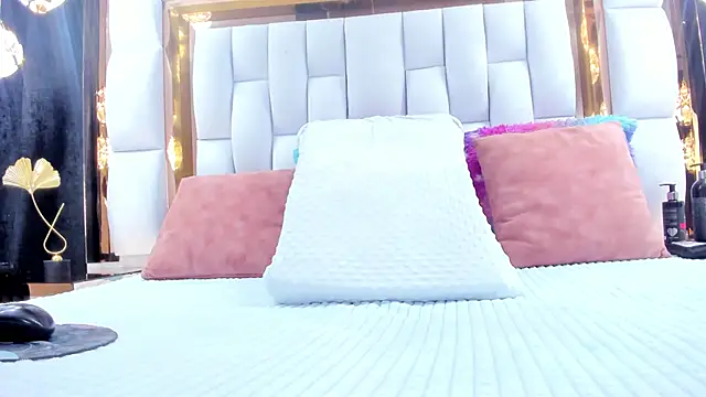 Snapshot of RileySweett chatting on 09.25.25 RileySweett online show from 09.25.25