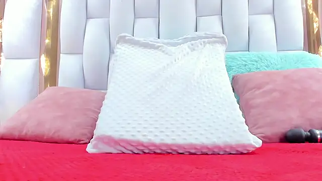 Snapshot of RileySweett chatting on 10.08.25 RileySweett online show from 10.08.25