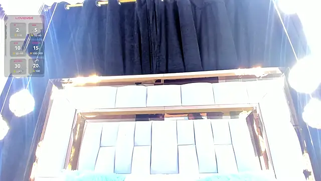 Snapshot of RileySweett chatting on 10.18.25 RileySweett online show from 10.18.25