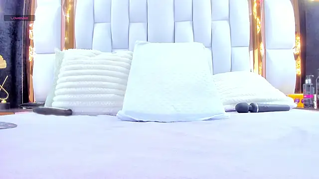 Snapshot of RileySweett chatting on 10.27.25 RileySweett online show from 10.27.25