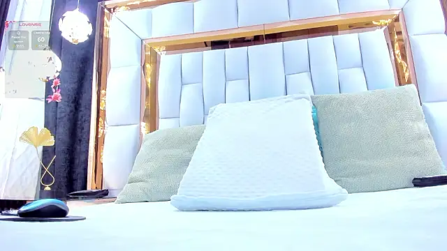 Snapshot of RileySweett chatting on 02.05.26 RileySweett online show from 02.05.26