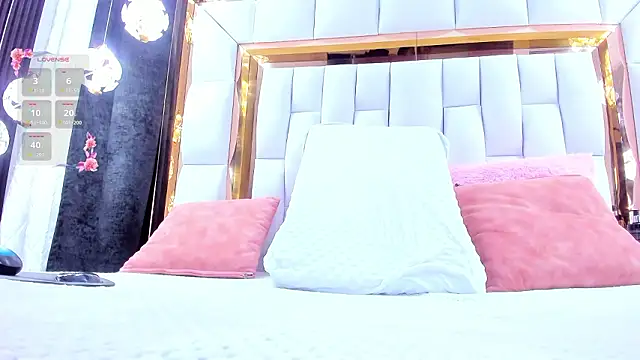 Snapshot of RileySweett chatting on 03.12.26 RileySweett online show from 03.12.26