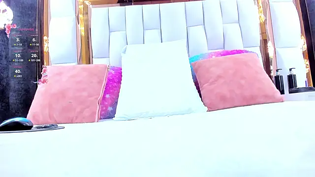 Snapshot of RileySweett chatting on 03.25.26 RileySweett online show from 03.25.26