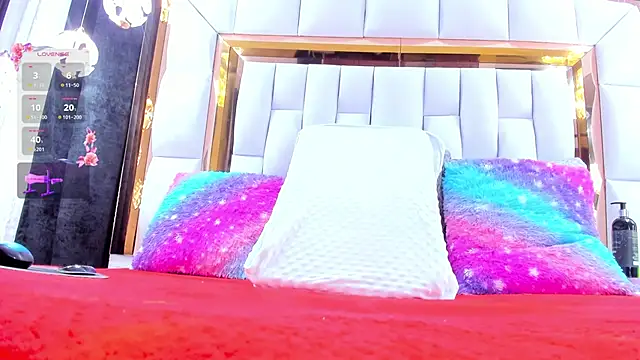 Snapshot of RileySweett chatting on 04.15.26 RileySweett online show from 04.15.26