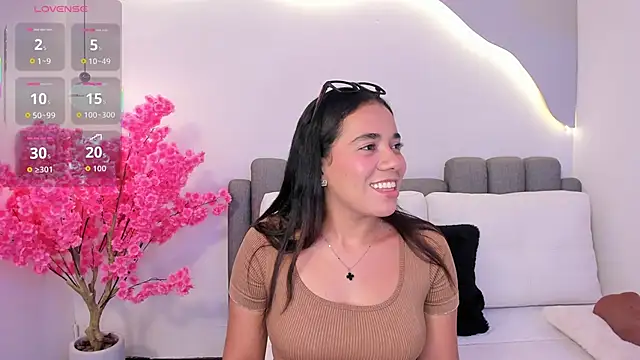 Snapshot of karol_rivera_ chatting on 10.17.25 karol rivera online show from 10.17.25