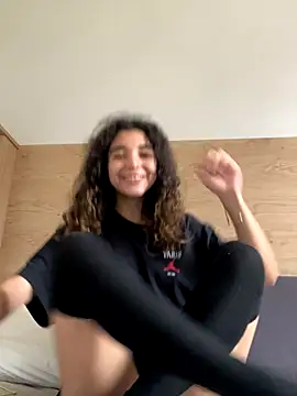 Snapshot of uniquerossie chatting on 10.27.25 uniquerossie online show from 10.27.25