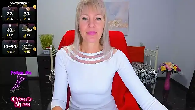 Snapshot of Anita_Tayson chatting on 10.07.25 Anita Tayson online show from 10.07.25