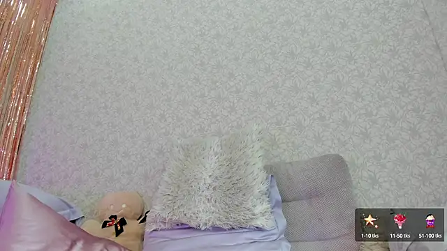 Snapshot of crystalnut chatting on 12.22.24 crystalnut online show from 12.22.24