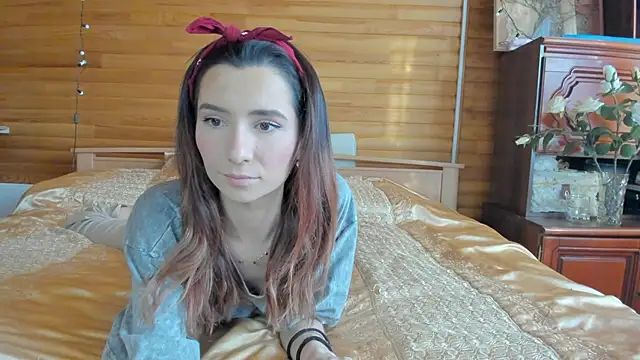 Snapshot of crystalnut chatting on 02.01.25 crystalnut online show from 02.01.25